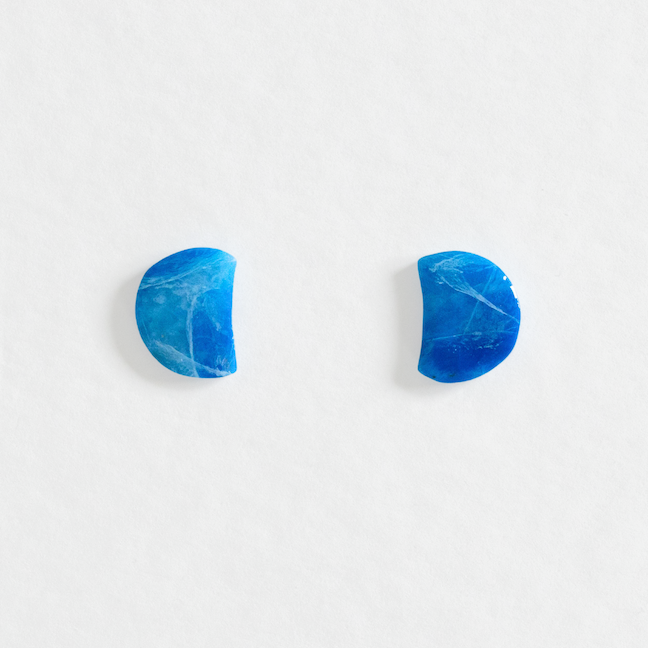 Summer Essentials - oorknopjes maanvormig blauw
